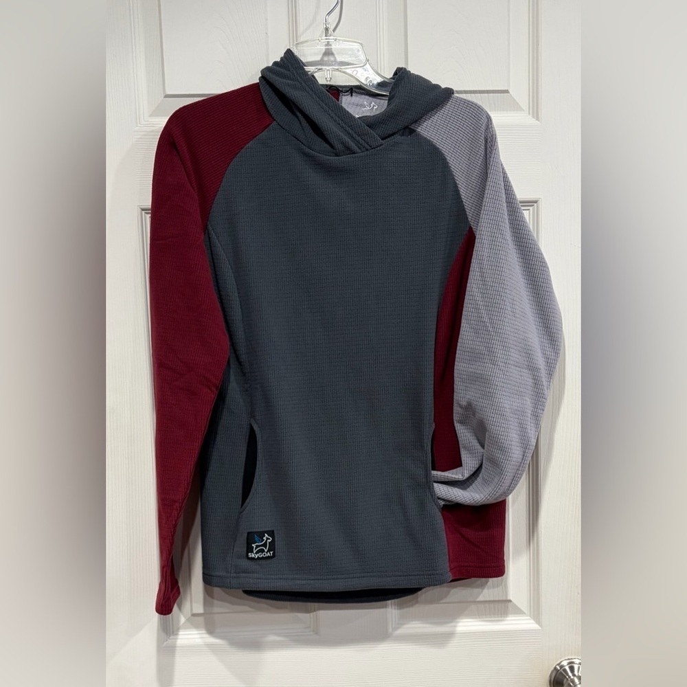 Skygoat Women's Medium CAMP Microgrid Fleece Hoodie Wine Maroon Grey NWT